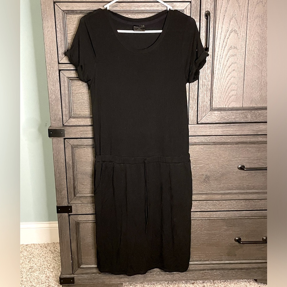 Knee length black dress with pockets and string waist